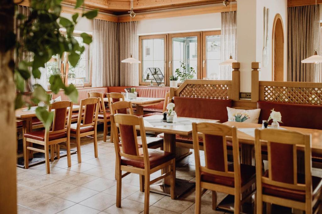 Dorfcafe Unken Hotelpension Swirtshaus Im Dorf Dış mekan fotoğraf