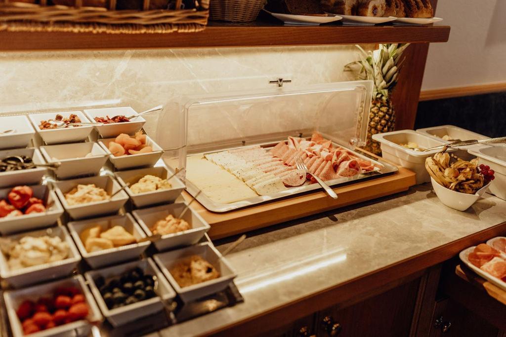 Dorfcafe Unken Hotelpension Swirtshaus Im Dorf Dış mekan fotoğraf